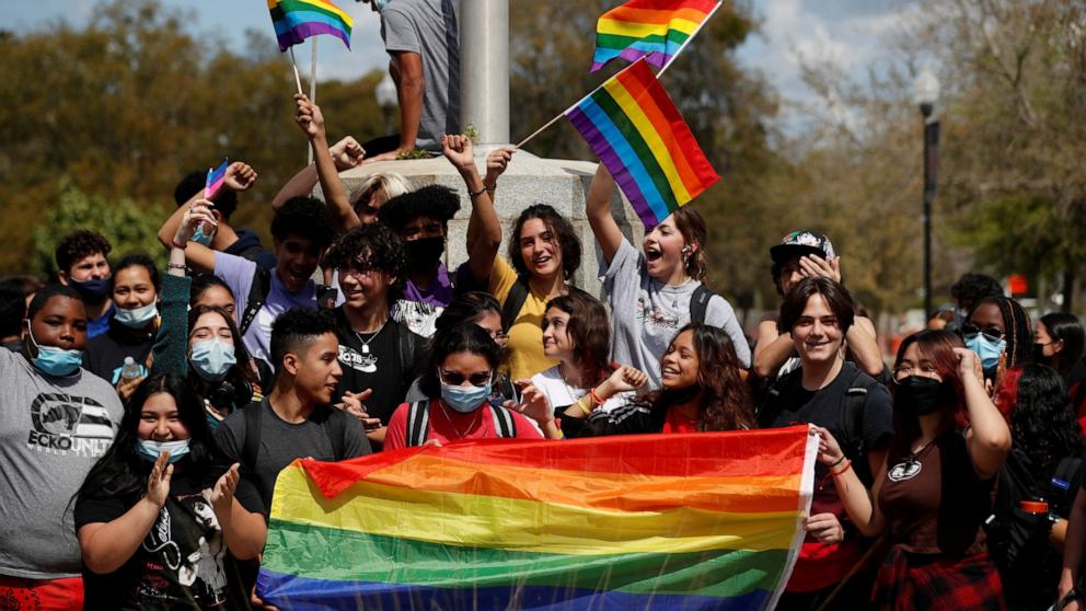 ЛГБТК особе кажу да је њихово ментално здравље позитивно погођено када државе имају законе о заштити