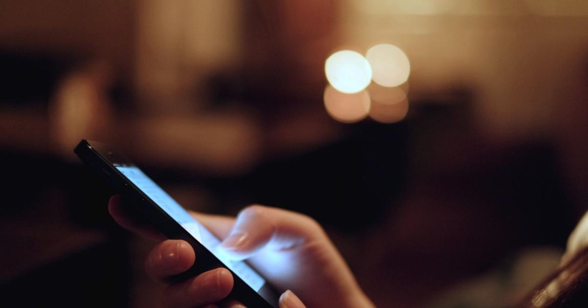 ПБС НевсХоур |  Стручњаци су подељени око паметних телефона и менталног здравља тинејџера |  Сезона 2024